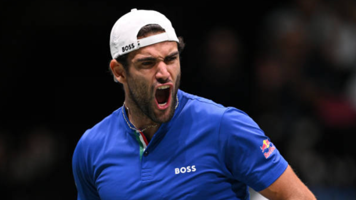 Berrettini does it again: Spectacular one-handed backhand passing shot!!