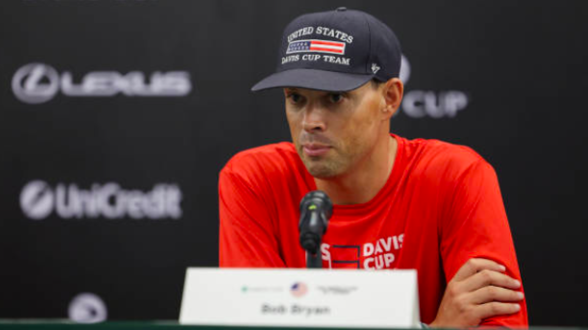 Bob Bryan, capitán estadounidense, analiza la derrota de su equipo. Fuente: Getty