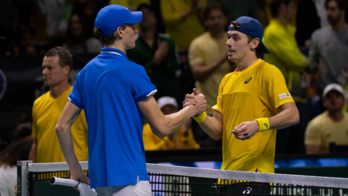 Jannik Sinner y Alex de Miñaur en la Copa Davis 2024. Foto: getty