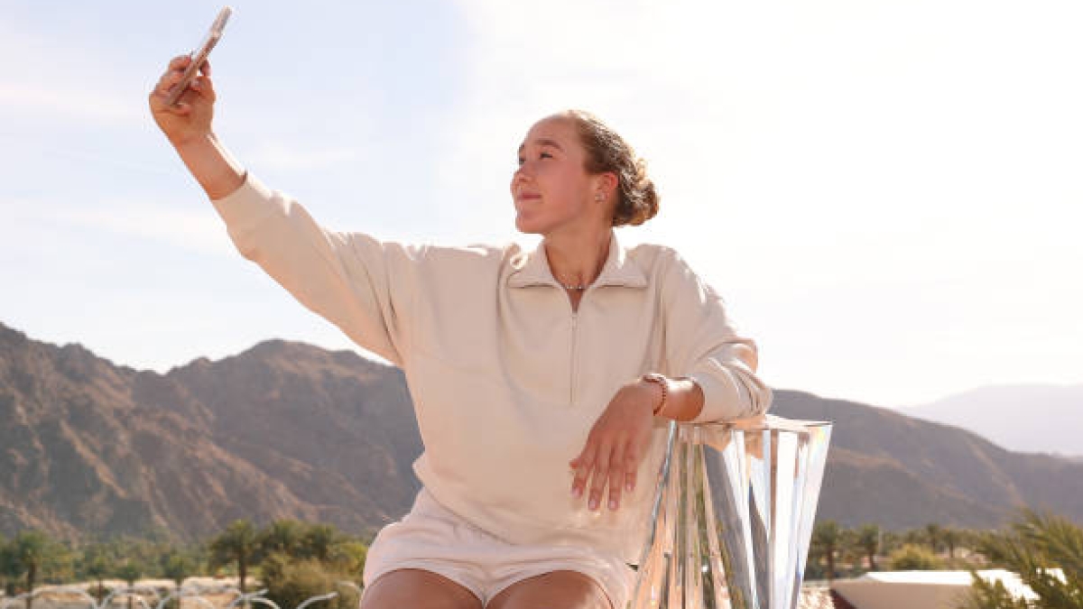 Mirra Andreeva celebrates the Indian Wells title. Source: Getty.