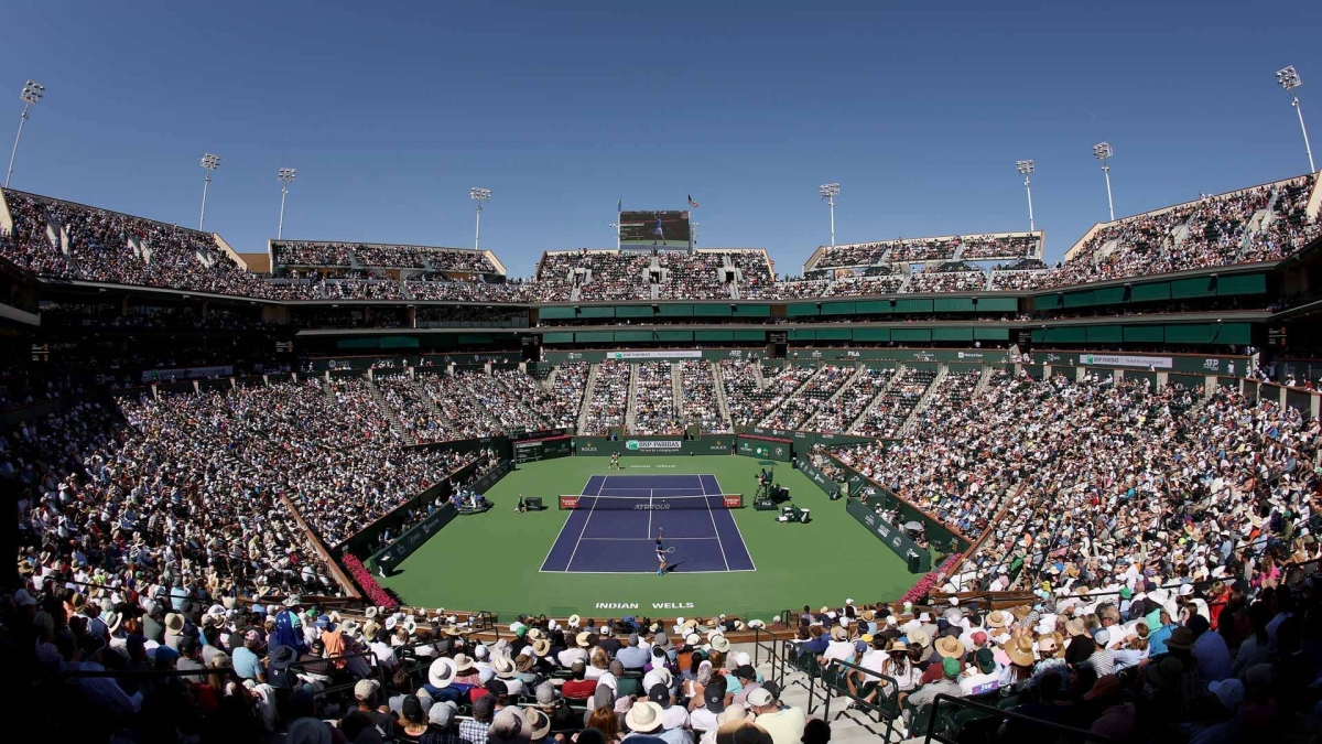 Who benefits and who is harmed by the change of surface in Indian Wells?